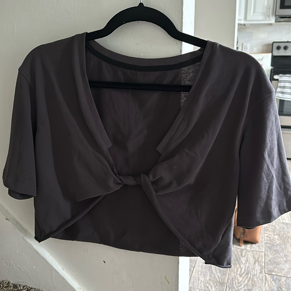 NEW never worn (tags removed) twist T size Small
